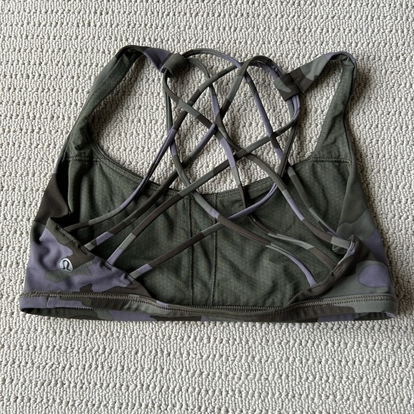 Lululemon free to be sports bra - Picture 2 of 3